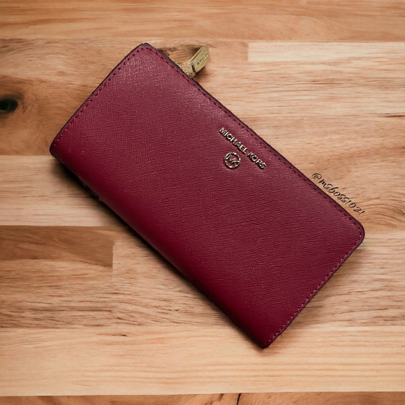 Micheal Kors Lg Tz Wallet in Berry NWT